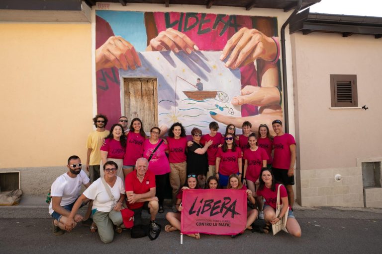 Borgo universo (L’Aquila). Un murales in memoria di Angelo Vassallo, il “sindaco pescatore” vittima della camorra